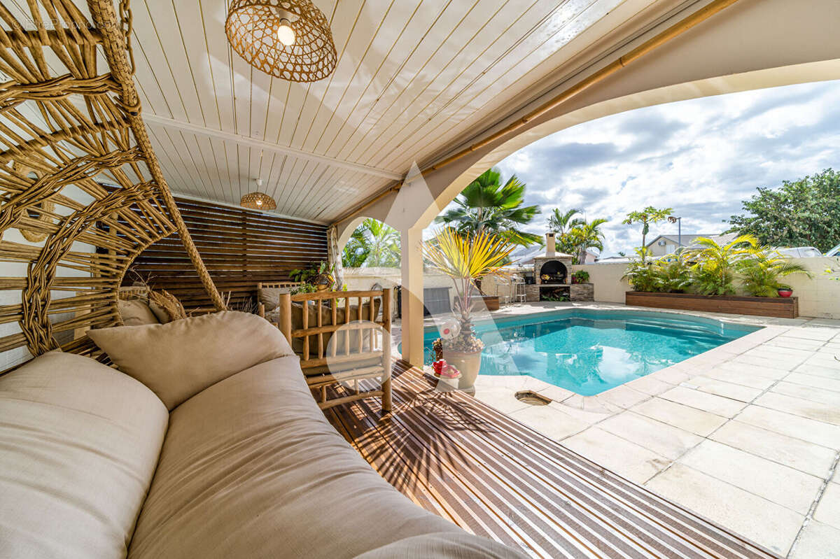 Exclusif  à la Possession la villa de tous vos projets. - photo 4