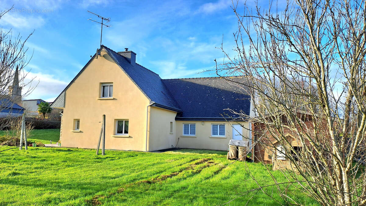 Maison à POMMERIT-LE-VICOMTE