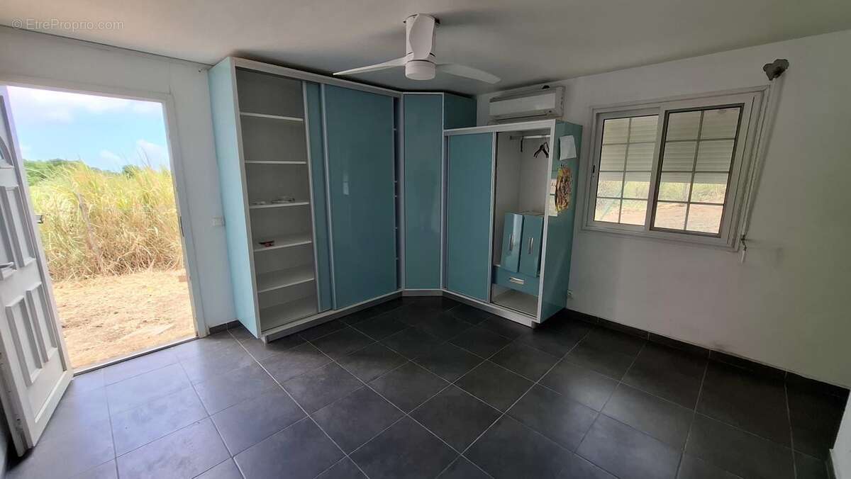 A VENDRE : Villa 2 T2 et 1 T4 (Vieux Habitants - 97119) - photo 34
