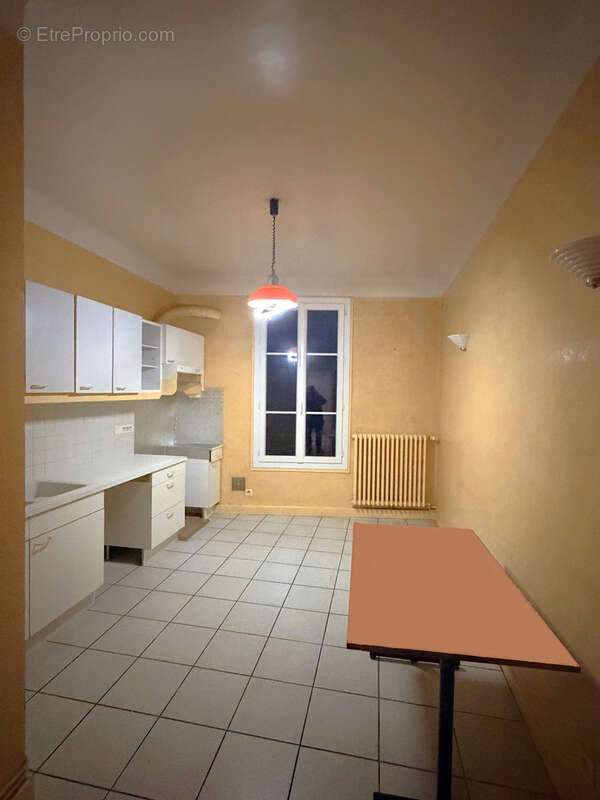 ROYAT  centre  magnifique appartement de 164 m2 comprenat 4 chambres, dressing, chaufferie, séjour double, cui - photo 4