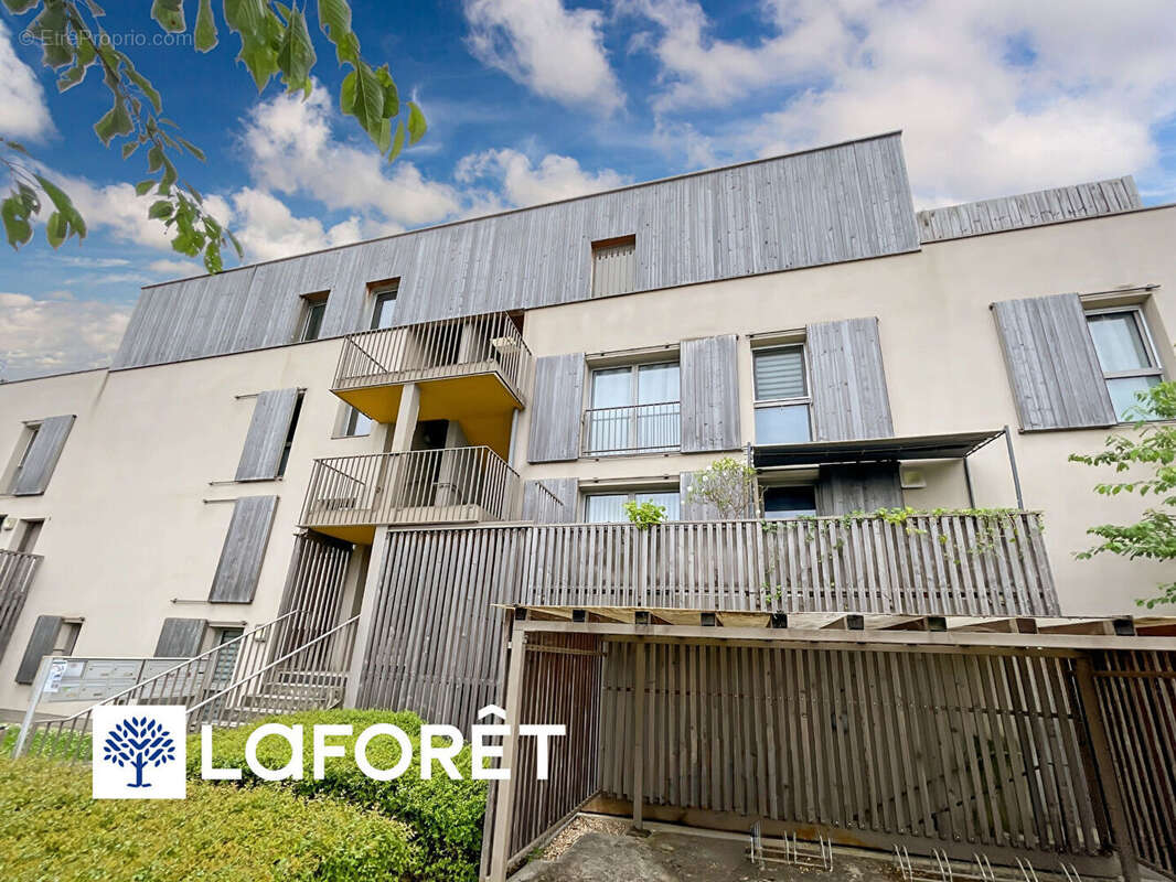 Appartement à SAINTE-GENEVIEVE-DES-BOIS