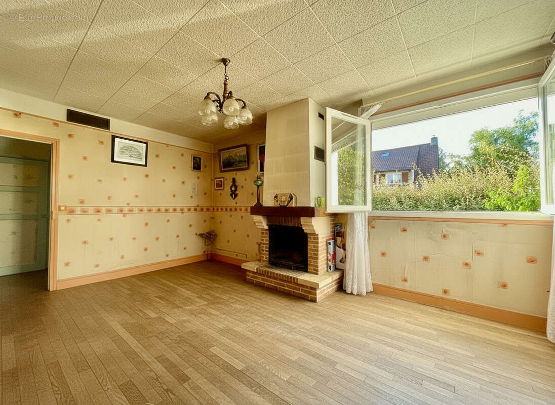 Maison à VERRIERES-LE-BUISSON