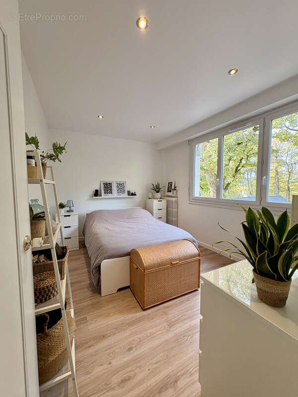 Appartement à AVRILLE