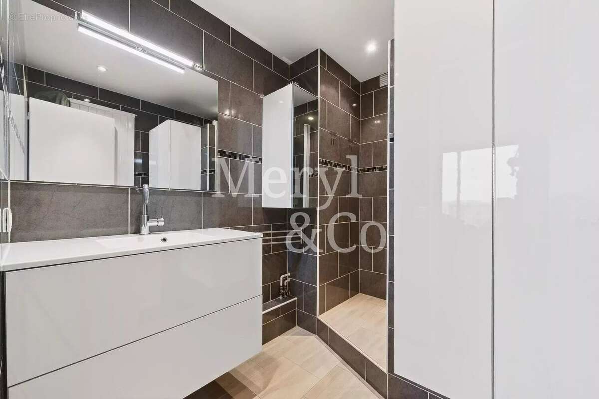 Appartement à PARIS-14E