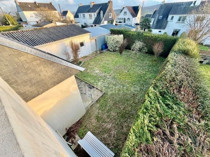 Maison à CHATEAUNEUF-DU-FAOU
