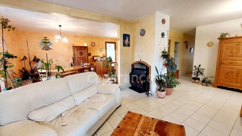 Maison à Sergeac de 151m², 6 pièces, au calme, sans vis à vis, sans travaux avec vue dégagée + garage XXL + chalet - photo 15