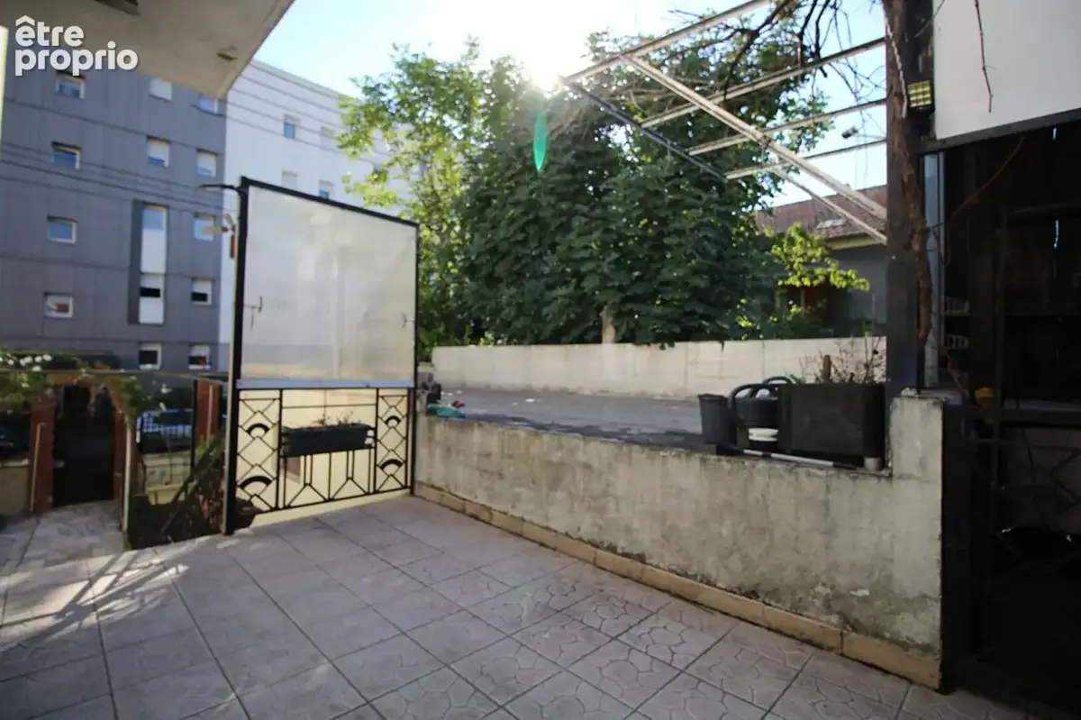 Grande maison familiale avec jardins, garage et fort potentiel - photo 17