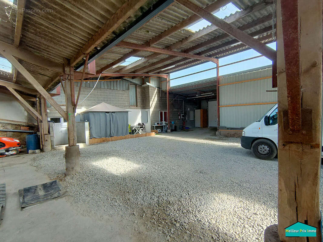 Commerce à SAINTE-PAZANNE