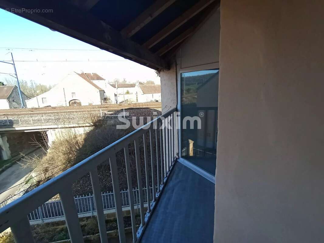 Appartement à AISY-SUR-ARMANCON