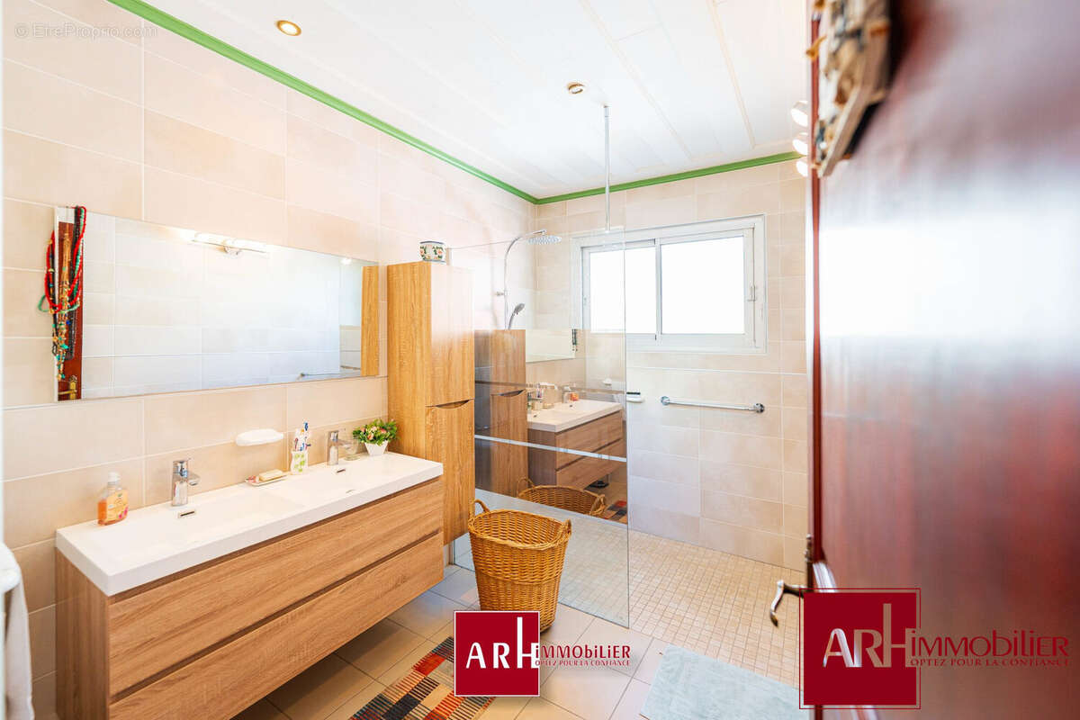 Maison à SAINT-DENIS