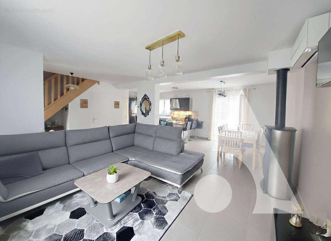 Maison à NANTEUIL-LE-HAUDOUIN