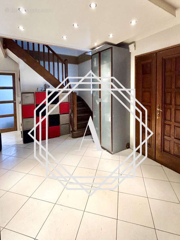 Grande maison familiale de 180 m2 sur terrain de 1 192 m2 proche de Chambly - photo 7
