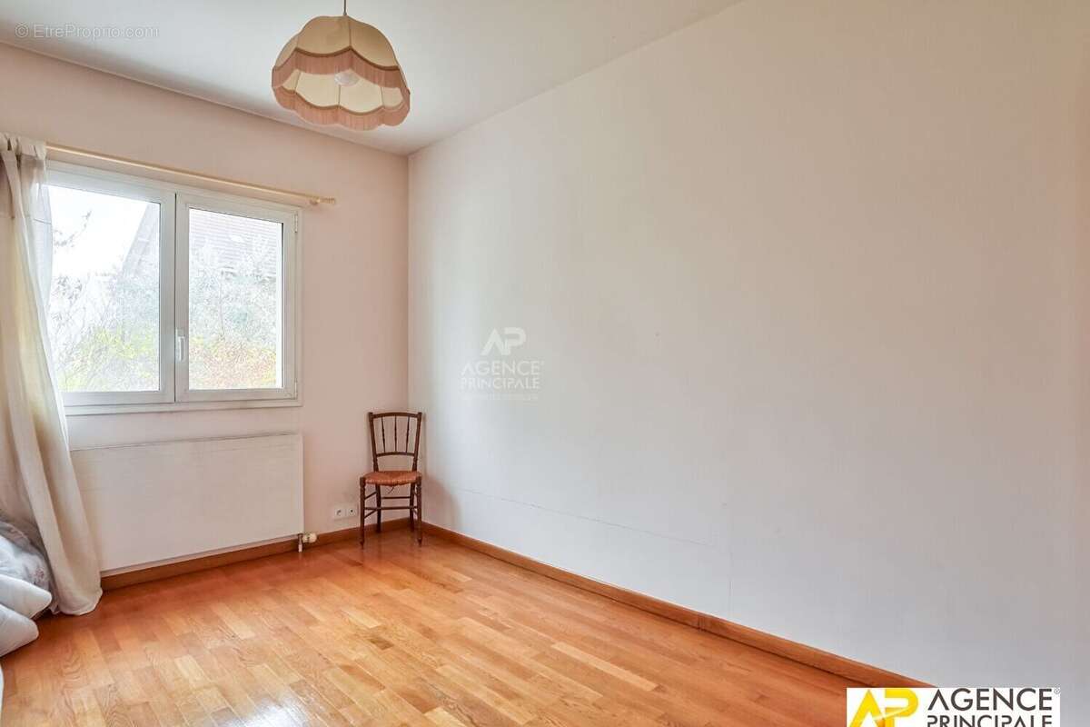 Maison à LE MESNIL-LE-ROI