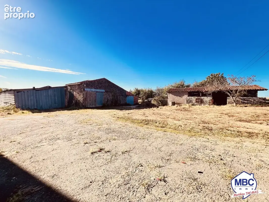 Longère de 192 m² avec grange, étang et forêt sur 2 hectares. - photo 9