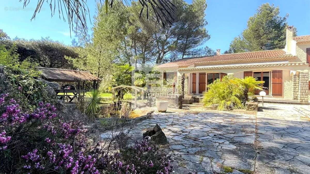 Maison à PERNES-LES-FONTAINES