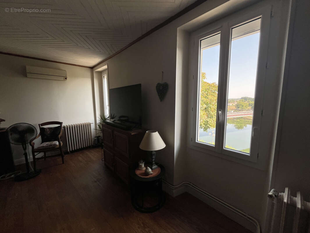 LA REOLE - Maison de ville avec logement indépendant, 2 garages - photo 3