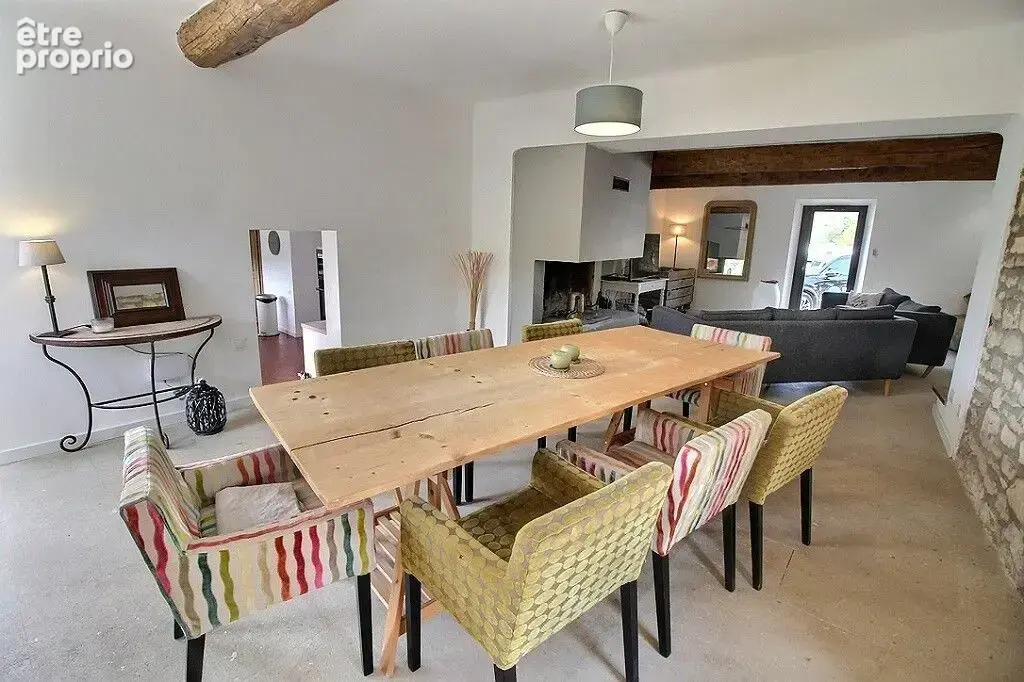 VENASQUE MAS EN PIERRE 225 m² sur plus d'un hectare de terrain arboré avec piscine et gîte. - photo 9