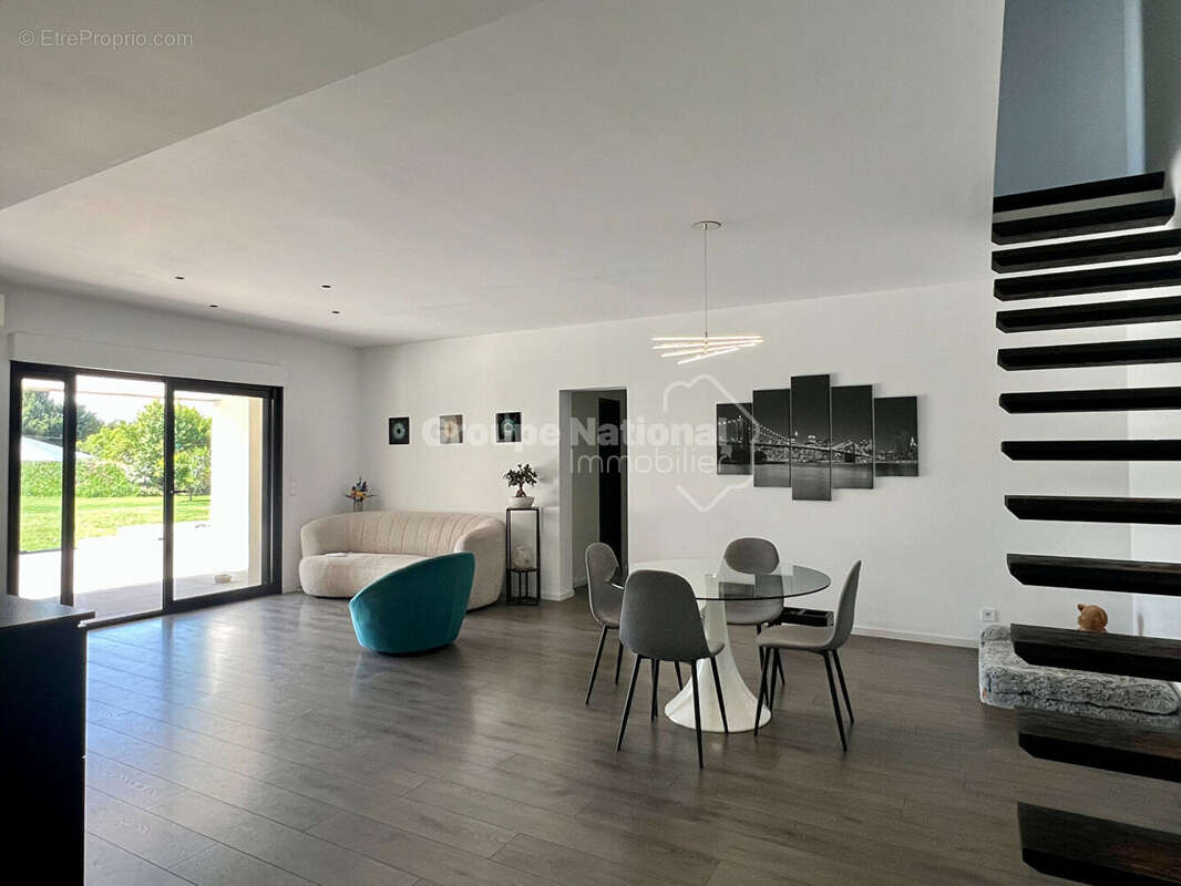Maison à SAINT-ETIENNE-DU-GRES