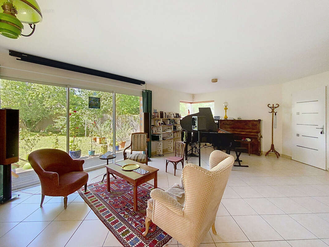 Maison à CAMBLANES-ET-MEYNAC