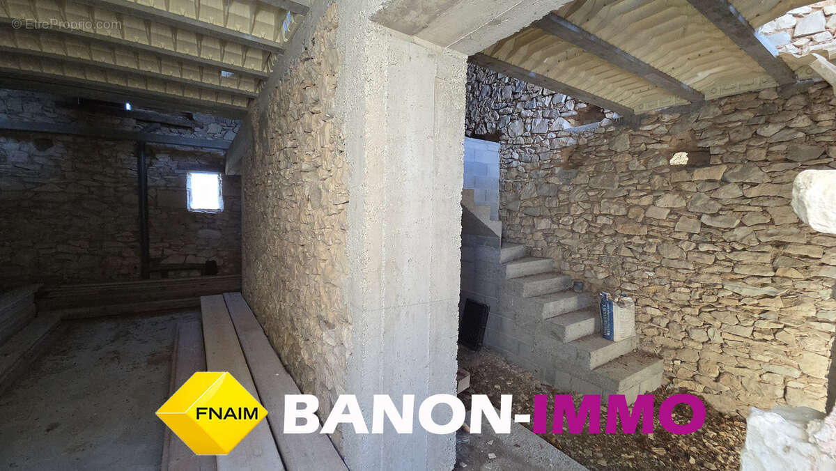 Corps de ferme authentique sur 1 hectare   À pied du village de Banon - photo 17