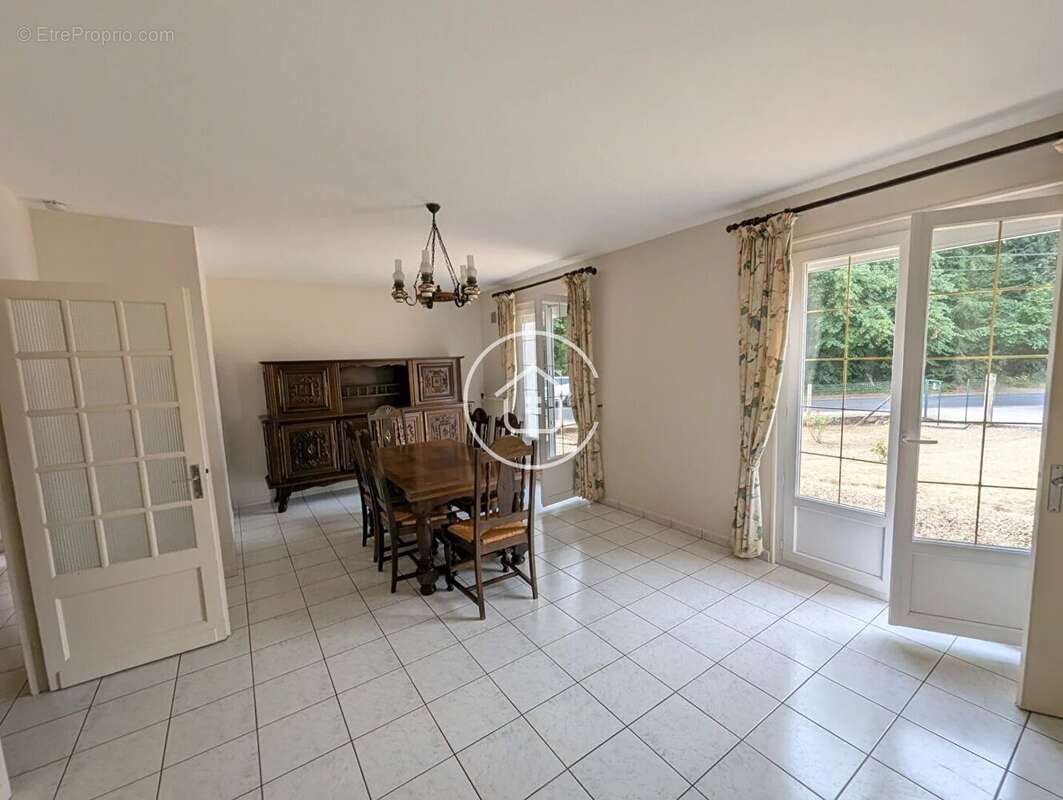 Maison 6 pièces à vendre à Cellettes - 185 000 € - photo 3