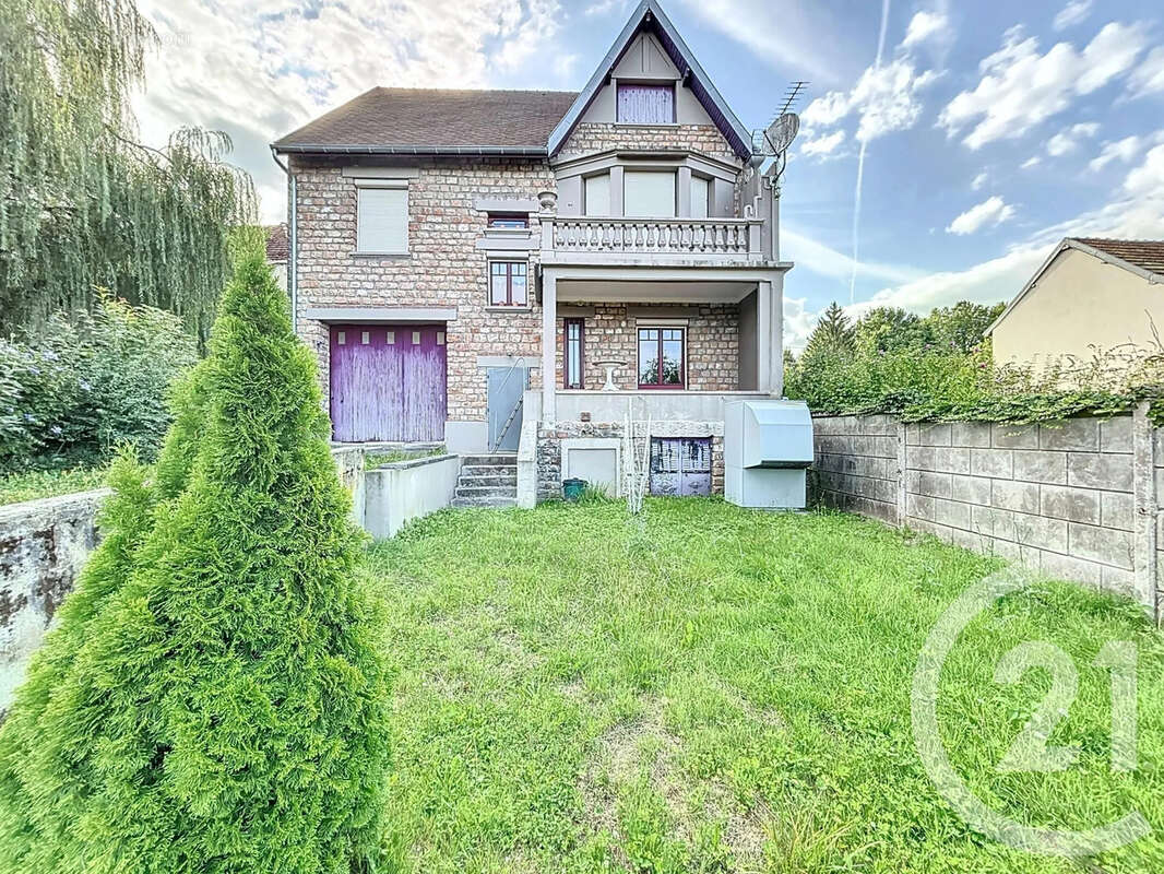 Maison à LAMARCHE-SUR-SAONE