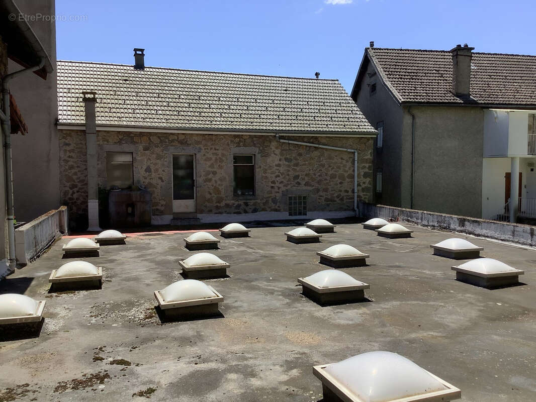 Commerce à LE CHAMBON-SUR-LIGNON