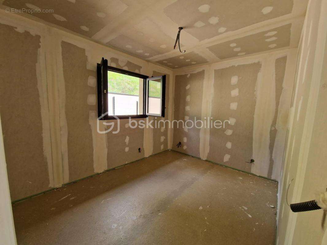 Maison à LA TOUR-DU-PIN