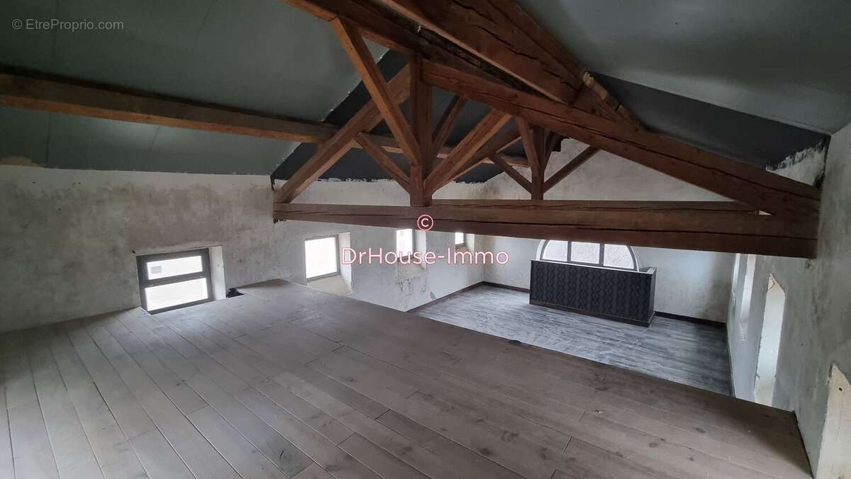 Commerce à JONQUIERES