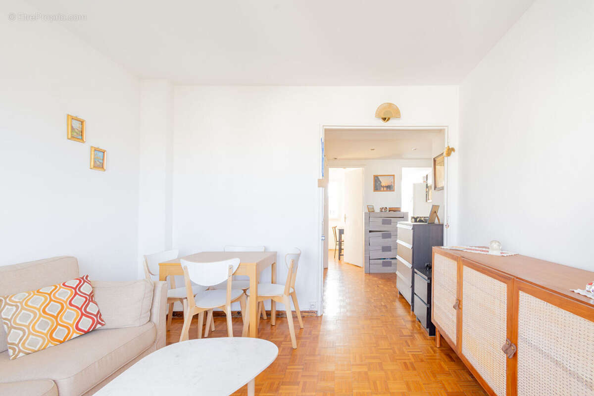 Appartement à MARSEILLE-5E