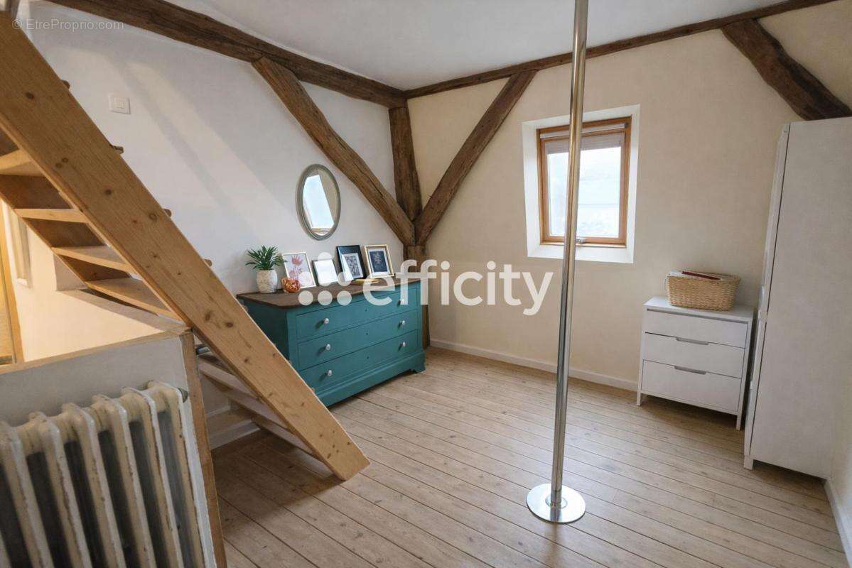 Maison à NEUILLE-PONT-PIERRE