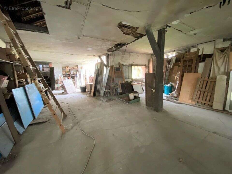 VIERZON PROCHE CENTRE - 2 immeubles de rapport + 1 atelier - photo 7