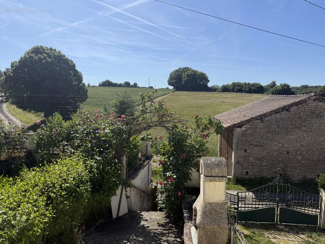 Maison à NANTEUIL-EN-VALLEE