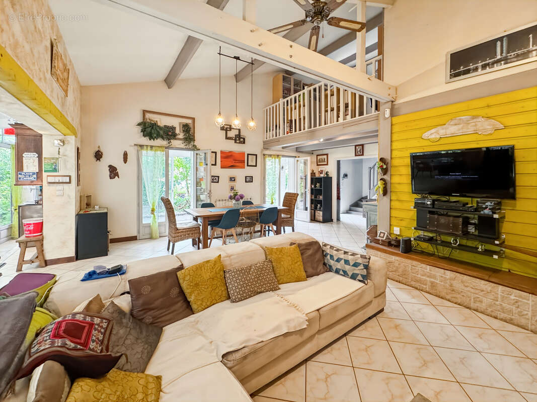 Maison à PAREMPUYRE