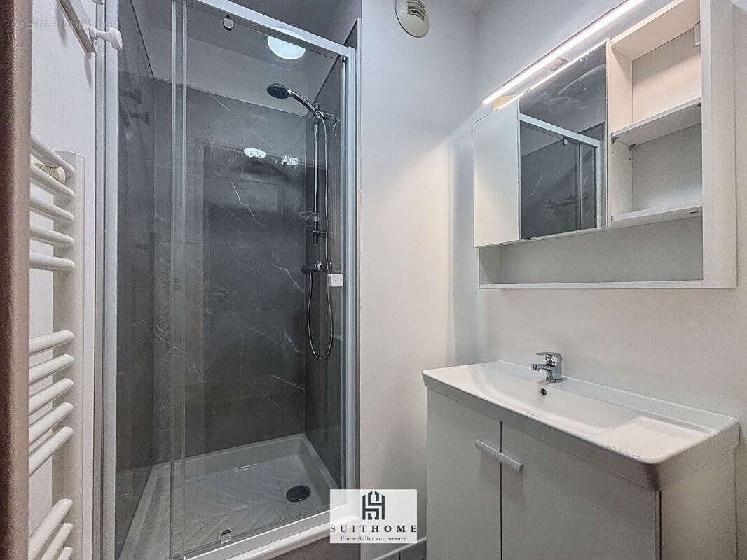 Appartement à GREZIEU-LA-VARENNE