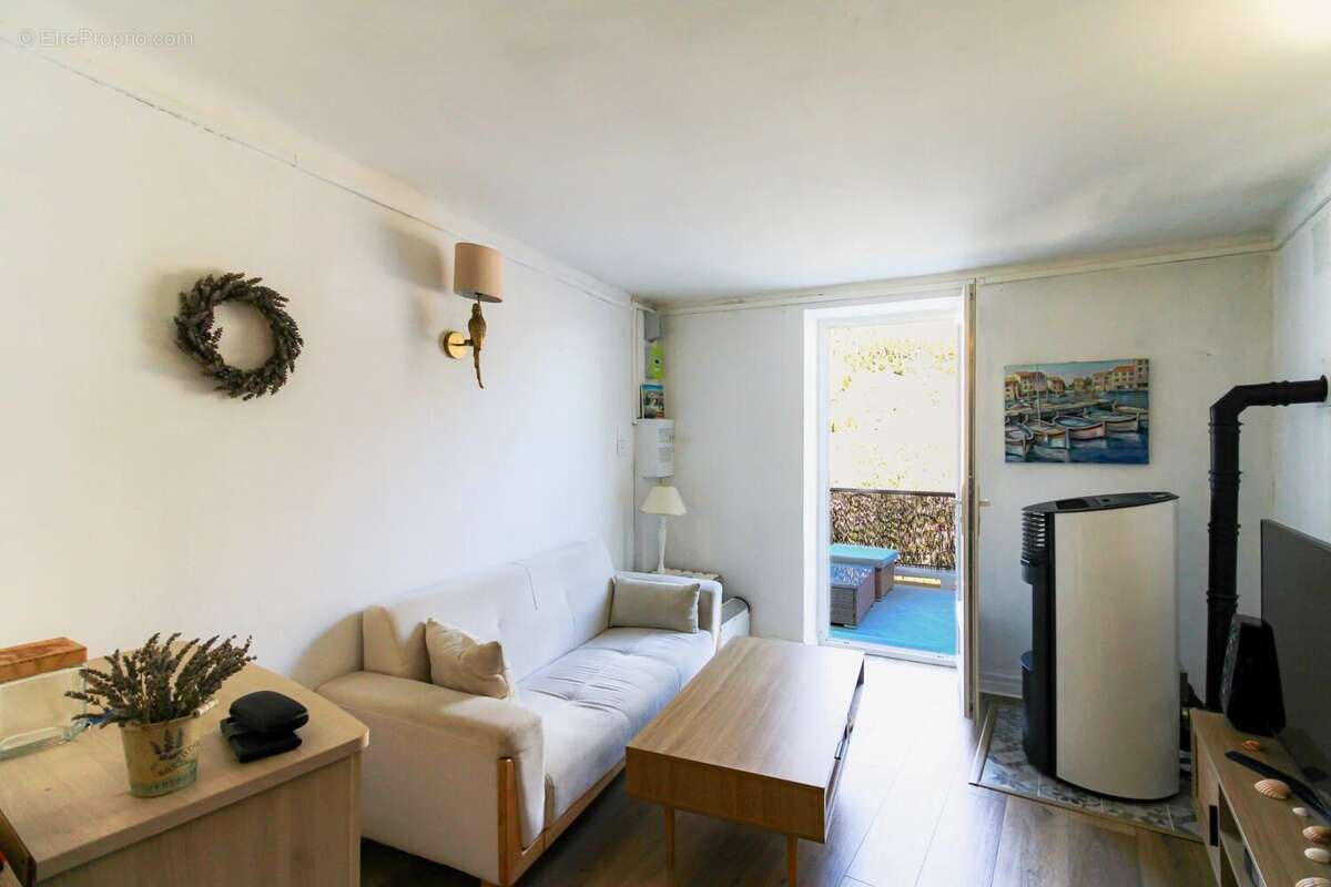 Maison à TOURETTE-DU-CHATEAU