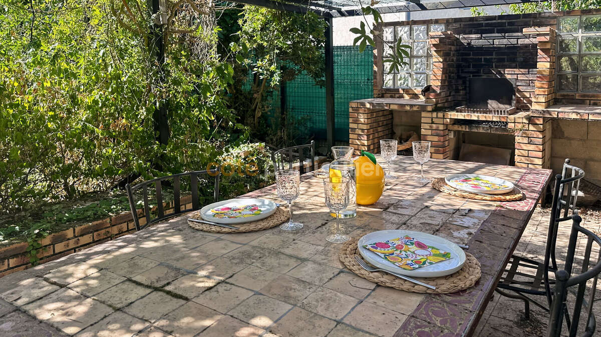 Vaste maison familiale de 185 m² avec jardin arboré et 6 chambres - photo 17