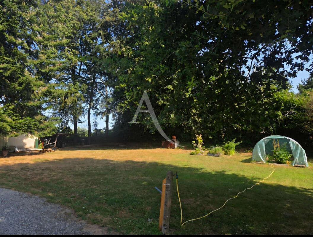 Terrain constructible 974 m2 - photo 2