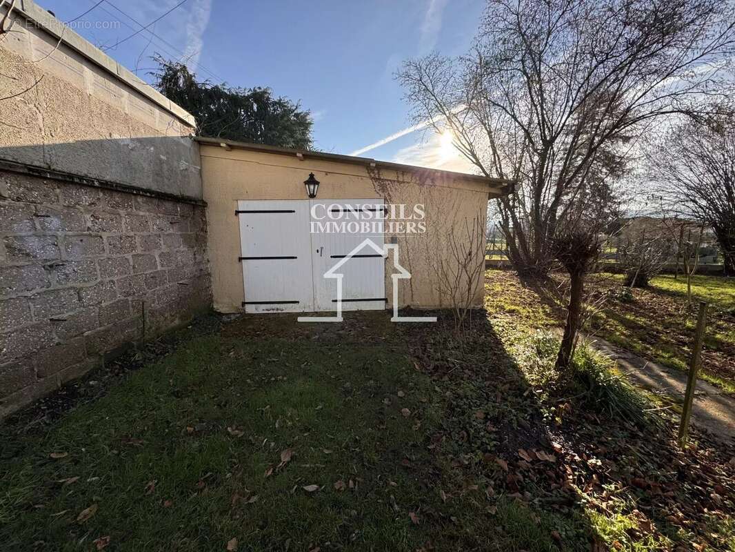 Maison à VILLENEUVE-SUR-YONNE