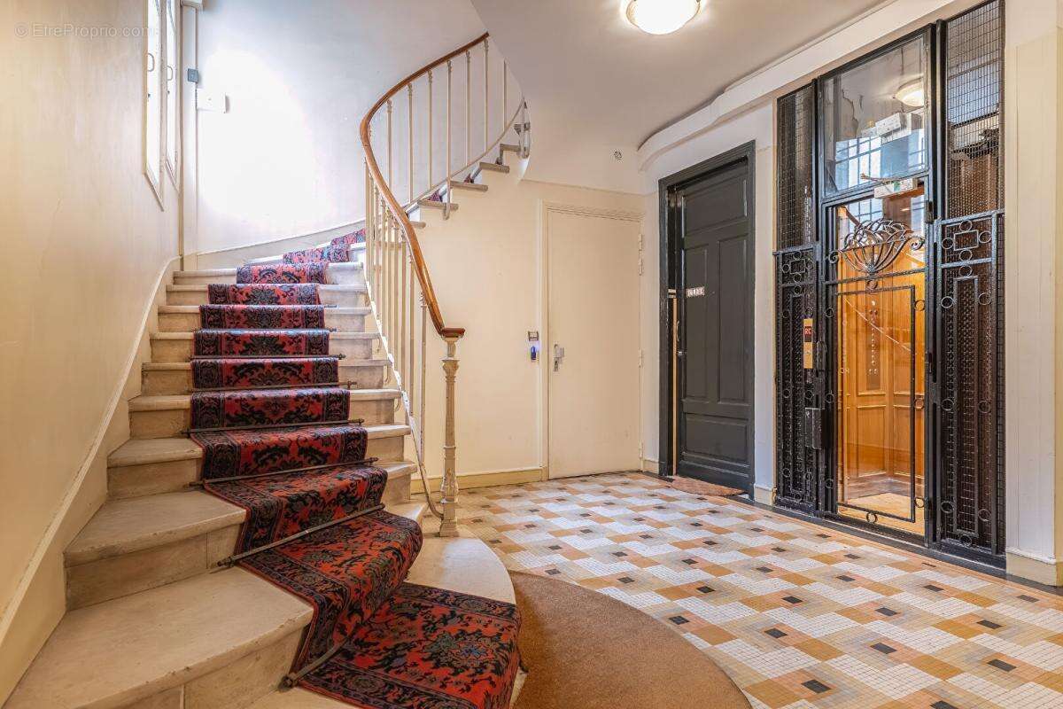 Appartement à PARIS-16E