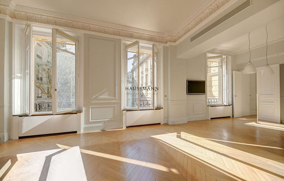 Appartement à PARIS-8E