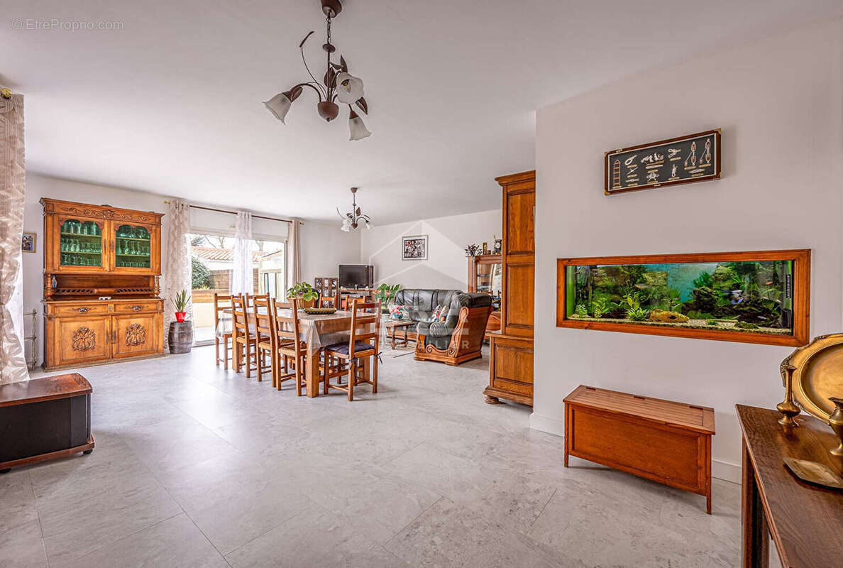 Maison à SAINT-SAUVEUR-D'AUNIS