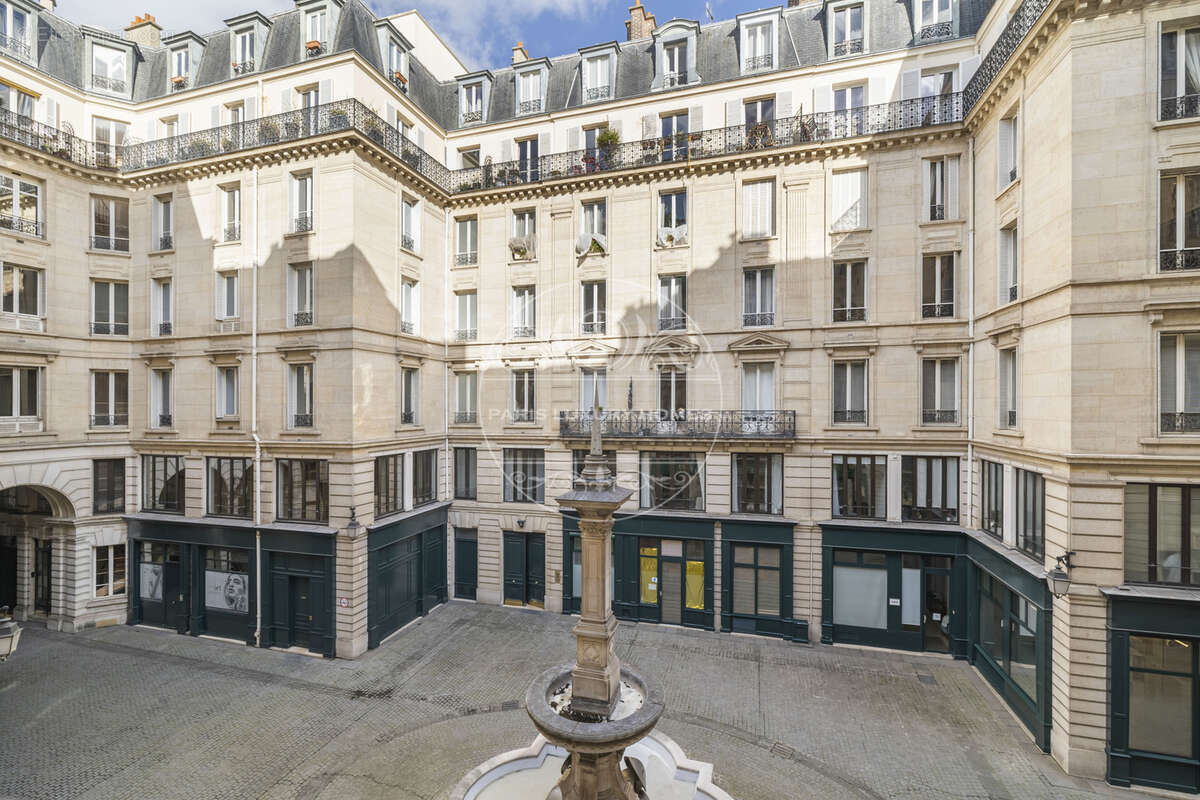 Appartement à PARIS-1E