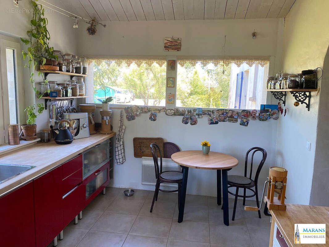 Maison 114 m² à Le Poire-Sur-Velluire  - photo 5