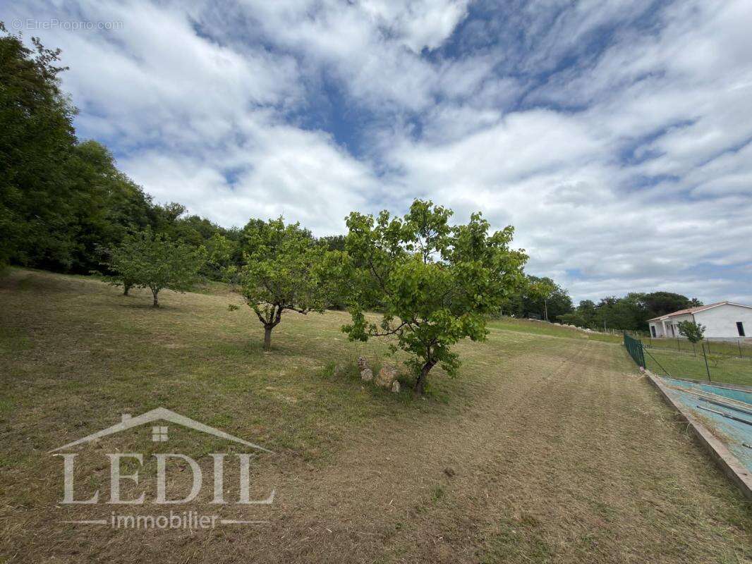 Terrain constructible 1922 m2 - photo 4
