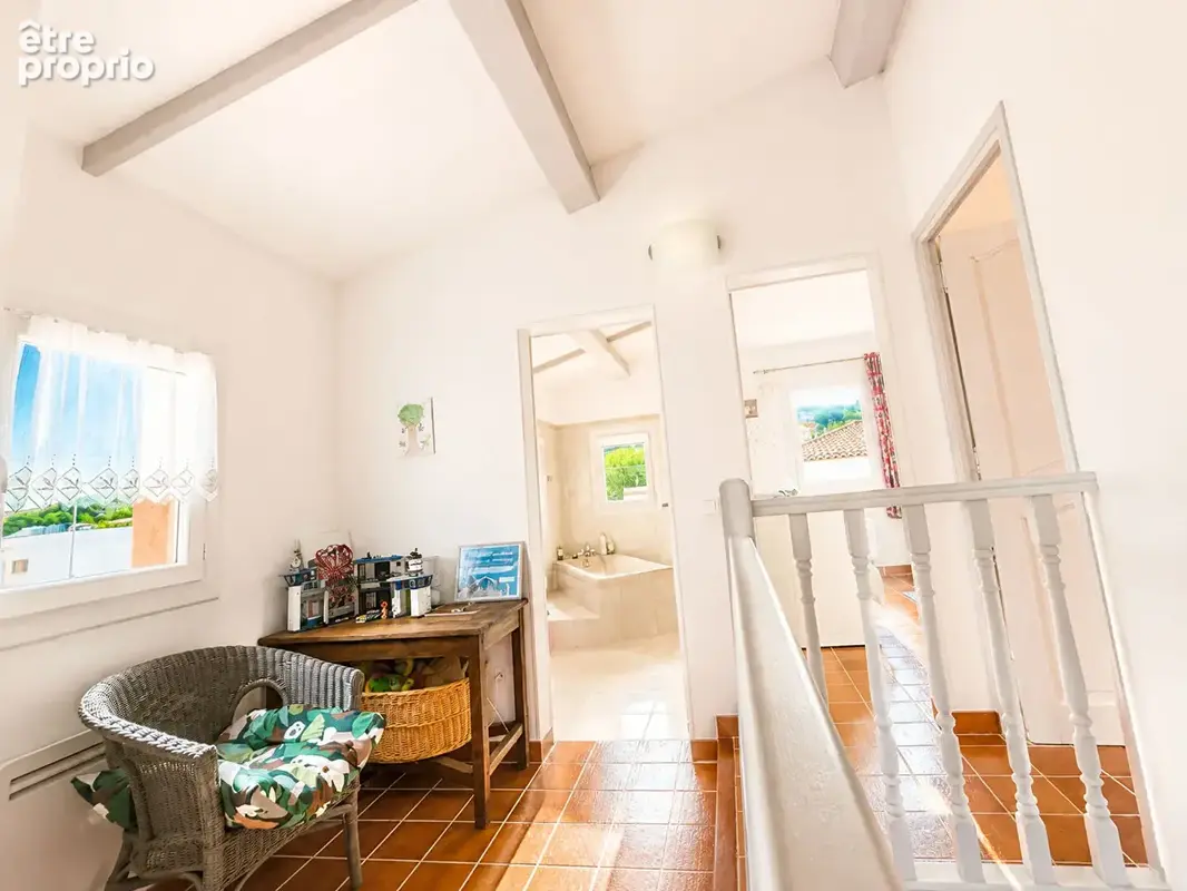 **Maison INDIVIDUELLE 4 pièces - 3 Chambres (130m²) ** Jardin  + Piscine** Stationnement & Garage ** Saint Mandrier sur mer (834 - photo 10