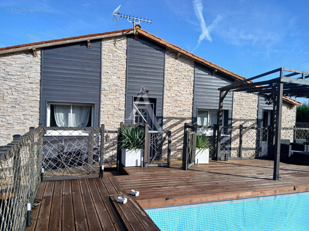 Maison à MOUZEUIL-SAINT-MARTIN