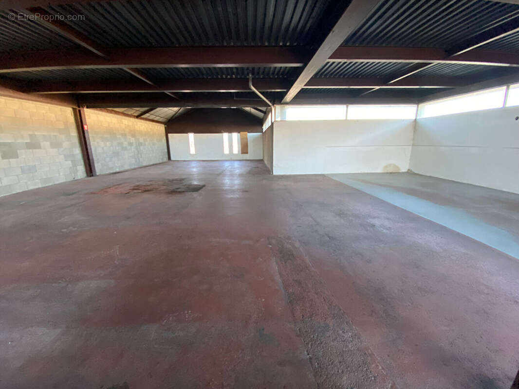 Commerce 550 m² à Lons  - photo 2