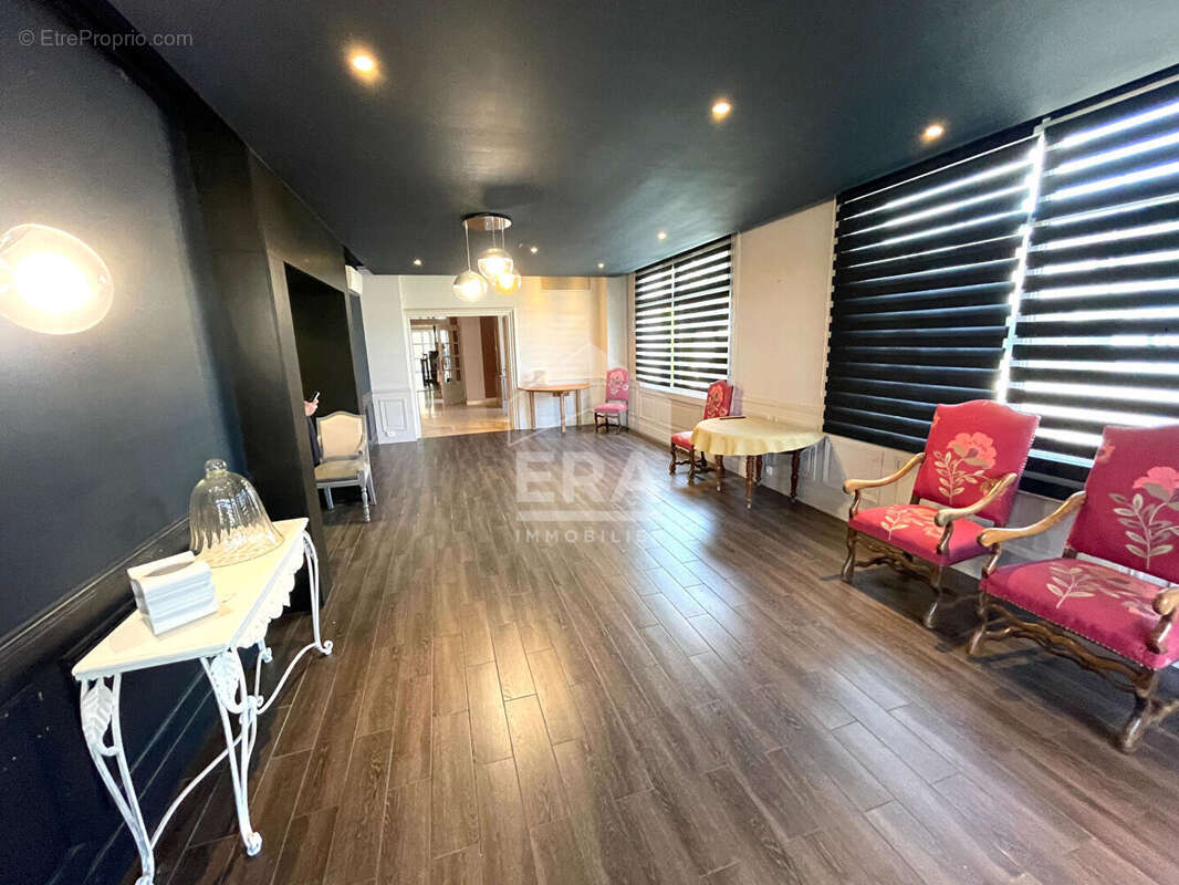 Commerce à TETEGHEM