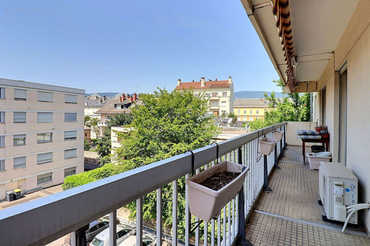 Appartement T4/T5 de 100,50 m2 - Chambéry centre avec balcon, cave et garage - photo 2